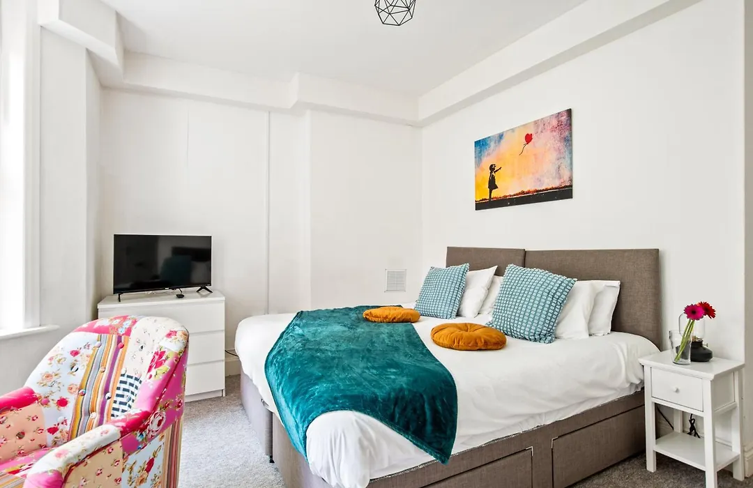 The Sant Bank, Central, Parking, Contractors Friendly, 1 Bed, Sleep Up To 4, Modern, Near Beach-1