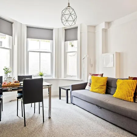 The Sant Bank, Central, Parking, Contractors Friendly, 1 Bed, Sleep Up To 4, Modern, Near Beach-2